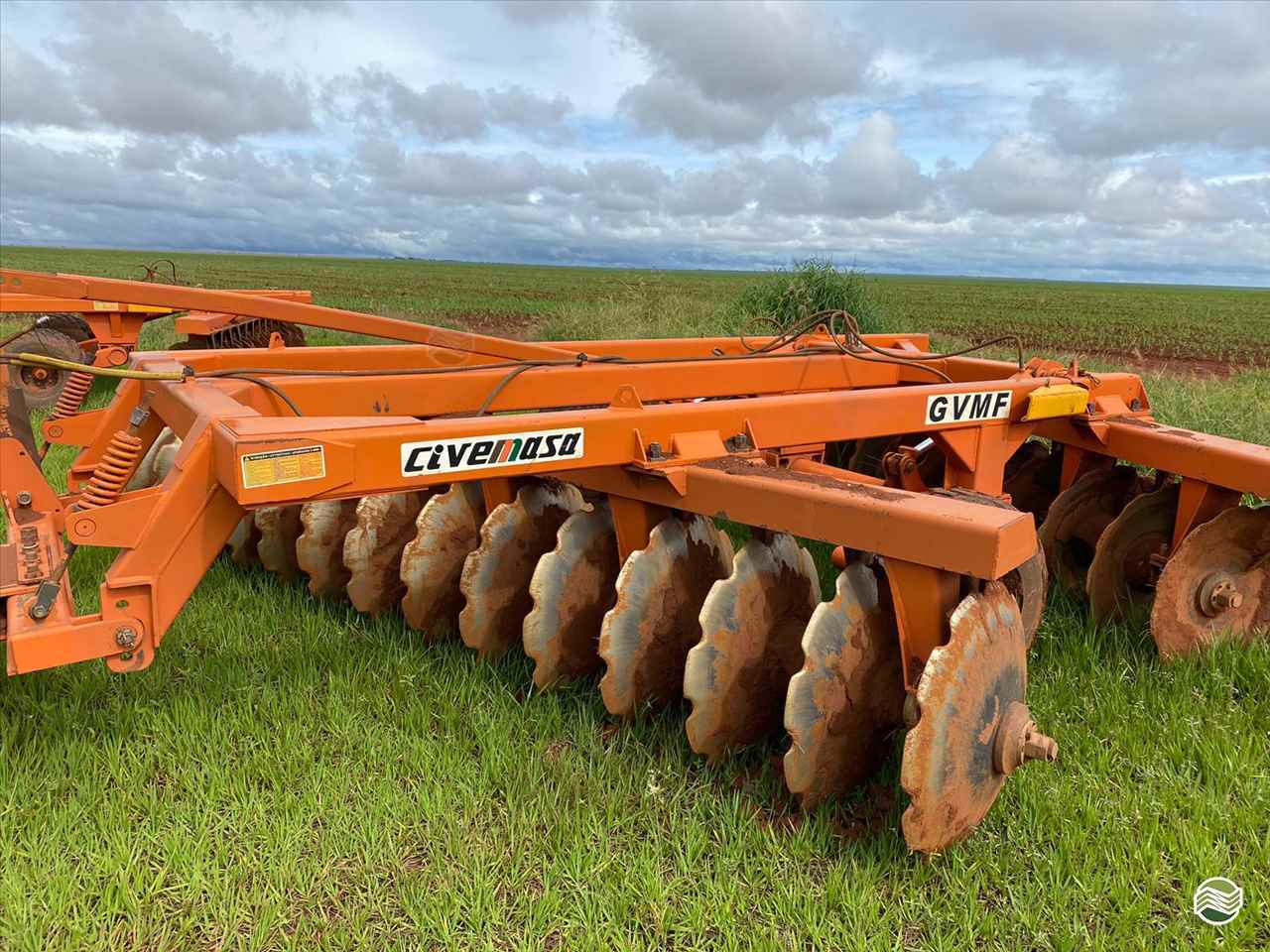 IMPLEMENTOS AGRICOLAS GRADE ARADORA ARADORA 28 DISCOS GPS Máquinas CAMPO VERDE MATO GROSSO MT